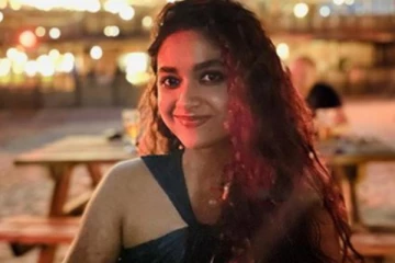 இரவு விழாவில், ஸ்டைலிஷான உடையில் நடிகை கீர்த்தி சுரேஷ்.. நீங்களே வீடியோவை பாருங்க