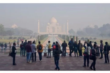 கொரோனா பரவல் அதிகரிப்பு எதிரொலி ; தாஜ்மஹால், ஆக்ரா கோட்டைக்கான நேர்முக டிச்கெட் விநியோகம் ரத்து