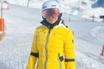 சுவிட்சர்லாந்தில் நடிகை சமந்தா அணிந்திருந்த இந்த உடையின் விலை மட்டும் இத்தனை லட்சமா?