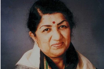 பிரதமர் நேருவையே கதறி அழ வைத்த லதா மங்கேஷ்கர்....கானக்குயிலால் கண்ணீர் சிந்திய தருணம்! மறக்க முடியுமா?