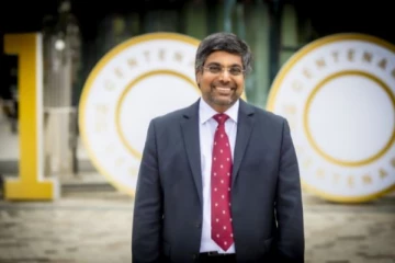 இங்கிலாந்தில் இலங்கை தமிழருக்கு உயரிய கெளரவ பட்டம்! பலரும் வாழ்த்து