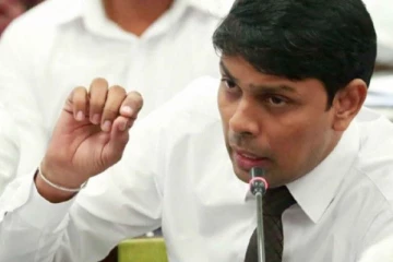 நாயை நடுகடலில் விட்டாலும் அது நக்கிதான் குடிக்கும் !