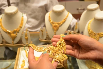 අදත් රන් මිල පහළ බසියි.