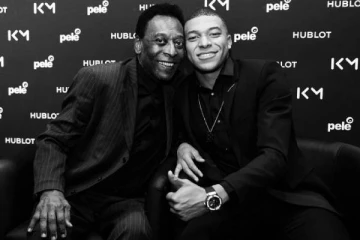 கால்பந்து அரசன் மறைந்தாலும் அவரது மரபு அழியாது! பீலேவுடன் எடுத்துக் கொண்ட புகைப்படத்துடன் எம்பாப்பே இரங்கல்