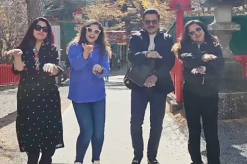 நெப்போலியன் மகன் கல்யாணம்!! ஜப்பானில் 3 நடிகைகளுடன் ஆட்டம் போட்ட நாட்டாமை நடிகர்..