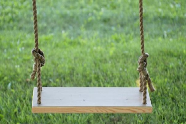 சிறுவனுக்கு நேர்ந்த துயரம் - கிராமமே சோக மயம் | Student Died Swing Rope Stuck Around His Neck