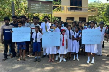 யாழில் கடத்தப்பட்ட மாணவிக்கு நீதிக்கோரி வீதிக்கு இறங்கிய மாணவர்கள்!