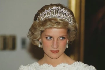 அரண்மனையில் டயானாவின் ஆவி? பாதிரியார் தெரிவித்த திகில் தகவல்