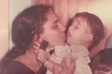 இந்த புகைப்படத்தில் இருக்கும் முன்னணி நடிகை யார் தெரியுமா.. அட, நீங்களே பாருங்க