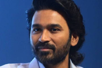 பாடகியுடன் தனுஷ் செய்த செயலை பாருங்க..வைரலாகும் வீடியோ