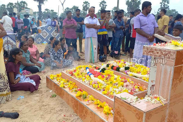 ஆழிப்பேரலையின் கோரதாண்டவத்தின் ரணம் நிறைந்த கண்ணீர் அஞ்சலி! | Tsunami 18Th Memorial Day Tearful Tribute Jaffna