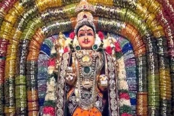 ஆடிப்பூரம் நாளான இன்று அம்மனுக்கு இதை மட்டும் வாங்கிக் கொடுங்கள்!! வாழ்வில் மகிழ்ச்சி பொங்கும்