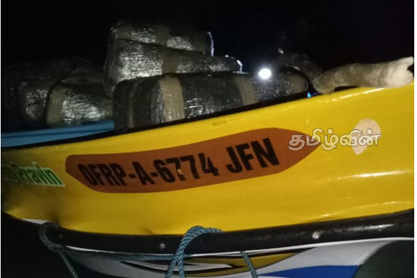 யாழில் கஞ்சாவுடன் இருவர் கைது(Photo) | Navy Arrests Two With 575Kg Ganja