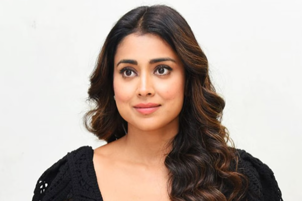 நடிகை ஸ்ரேயா சரணின் மொத்த சொத்து மதிப்பு.. எவ்வளவு தெரியுமா | Shriya Saran Net Worth Details