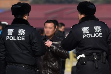 பொலிஸாருக்கு பயந்து 14 ஆண்டுகள் குகைவாசம் இருந்த நபர் - செய்திகளின் தொகுப்பு