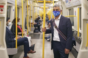 ரயில்களில் மாஸ்க் அணியாவிட்டால் கிரிமினல் குற்றமாக கருதவேண்டும்