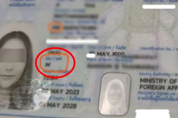 அரை நிர்வாணமாக சென்ற வெளிநாட்டு சுற்றுலாப் பயணி பெண்ணா.... ஆணா?