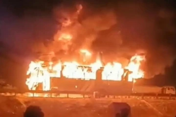 பற்றி எரிந்த பேருந்து - பயங்கர விபத்தில் 8 பக்தர்கள் உடல் கருகி உயிரிழப்பு!