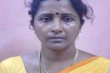 மகளை காதலித்த காதலனை அரிவாளால் சரமாரியாக வெட்டி சாய்த்த பெற்றோர்