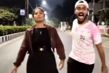 நள்ளிரவில் நடுத்தெருவில் இருந்து காமெடி பண்ணிய  மைனா நந்தினி....தீயாய் பரவும் வீடியோ