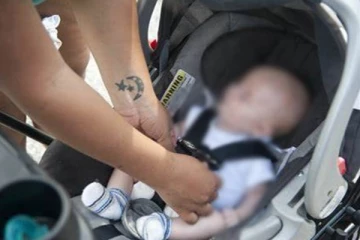 11 மாத குழந்தை; 3 மணி நேரமாக காருக்குள் துடிதுடிப்பு - கடவுளை கும்பிட்டு வந்த பெற்றோருக்கு அதிர்ச்சி!