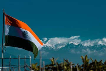 தேசியக் கொடி வாங்கினால் தான் ரேஷன் பொருள் என்று உத்தரவிடவில்லை: மத்திய அரசு விளக்கம்