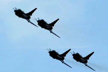 பிரபல நாட்டிற்குள் அத்துமீறி படையெடுத்த சீன போர் விமானங்கள்! இரு நாடுகளுக்கு இடையே அதிகரிக்கும் பதற்றம்