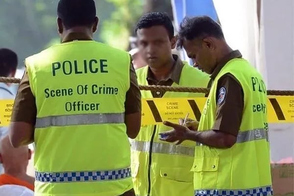 பெற்றோருக்கு இடையிலான மோதலின் மகளுக்கு நேர்ந்த துயரம் | Husband Stabs Wife Hits 12 Year Old Girl