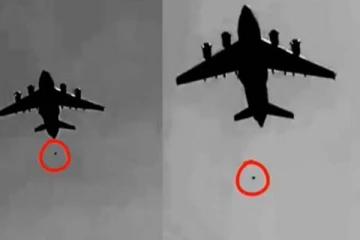 தலிபான்களிடம் சிக்கிய காபூல்: உயிரைக் காப்பாற்ற விமானத்தில் தொங்கிய நபர்கள்! 2 பேர் அடுத்தடுத்து உயிரிழக்கும் சோக காட்சி