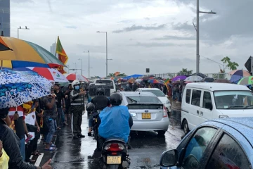 ஆவேசத்தில் போராட்டக்காரர்கள்; அரசியல்வாதிகளை விரட்டும் இளைஞர்கள் - செய்திகளின் தொகுப்பு