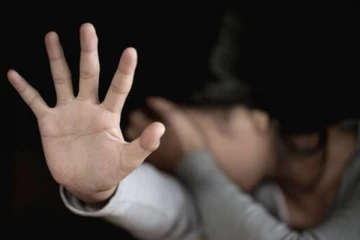 மாணவியை பலமுறை பலாத்காரம் செய்து தூக்கில் தொங்கவிட்ட கல்லூரி முதல்வர்!