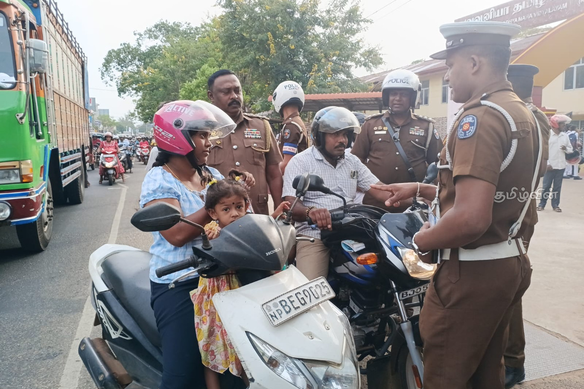 வவுனியாவில் மாணவர்களுக்கும் தலைக்கவசம் அவசியம் : பெற்றோர்களுக்குப் ஒரு வார கால அவகாசம் | Vavuniya Police Give Helmet Deadline For Students