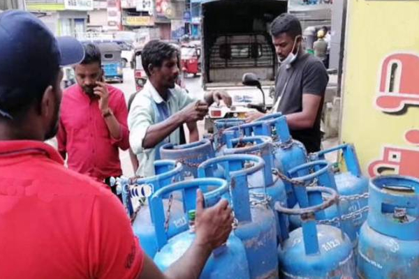 திடீரென காணாமல் போன எரிவாயு சிலிண்டர்கள்! அதிர்ச்சியடைந்த மக்கள் | Hatton Cooking Gas Company Lpg Cylinder Missing