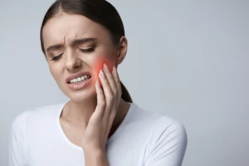 பல்வலியால் பெரும் அவஸ்தையா? இதை ட்ரை பண்ணுங்க இனி பல்வலியே வராது!