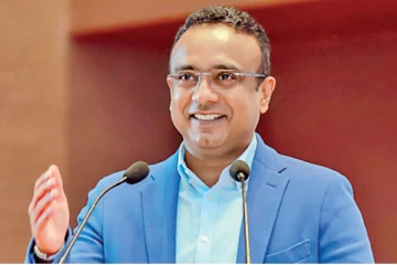 நாட்டை நேசிக்காதவர்கள் நற்செய்திக்கு அச்சமடைகிறார்கள்: மனுஷ நாணயக்கார