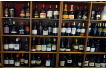 சீர்காழியில் மதுபான கடையில் நூதன முறையில் திருட்டு- போலீசார் விசாரணை