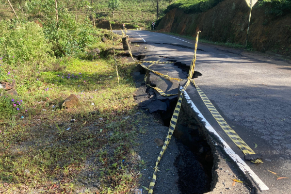 நானுஓயா மற்றும் மெரயா பகுதிகளில் பிரதான வீதி தாழிறக்கம்.. | Extreme Weather Sri Lanka Current Update