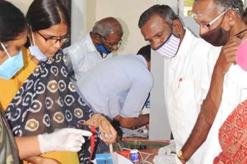 திருமுல்லைவாயில் வாக்குபதிவு எந்திரம் கோளாறு- வாக்குப்பதிவு நிறுத்தம்- மக்கள் அவதி