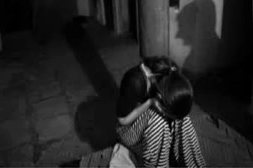 13 வயது மகளை 2 லட்சத்திற்கு பேரம் பேசிய தாய் - பாலியல் தொழிலில் தள்ள முயன்ற கொடூரம்!