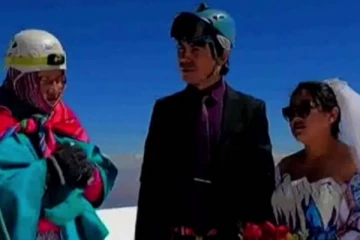 திருமணத்தை வித்தியசமான முறையில் நடத்திய வெளிநாட்டு ஜோடி