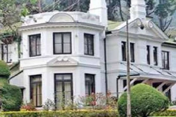 நுவரெலியாவில் திடீரென ஒன்றுக்கூடிய அரசியல்வாதிகள்! அறையில் சிக்கிய ஆபத்தான பொருள்