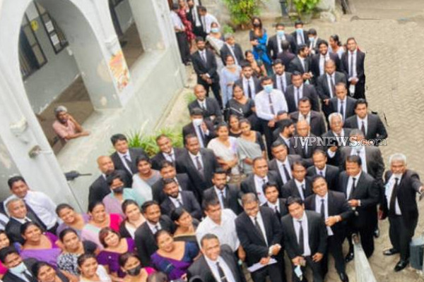 9 போராட்டக்காரர்களுக்கு பிணை... நீதிமன்றத்தில் ஆதரவாக குவிந்த வழக்கறிஞர்கள்! | Galle Protesters Security Forces Lawyer Court Fail