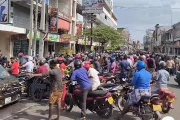 யாழிலுள்ள எரிபொருள் நிரப்பு நிலையமொன்றில் ஏற்பட்ட குழப்பம்!
