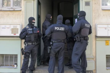 ஜேர்மனியில் வன்முறைகளில் ஈடுபடதிட்டம் ; மூவர் அதிரடியாக கைது