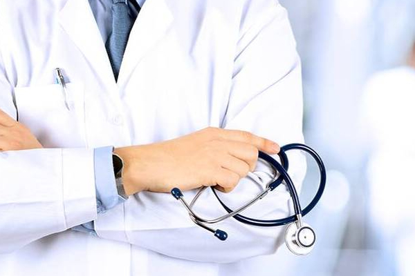 இலங்கை விட்டு வெளியேறும் அதிகமான வைத்தியர்கள்! | More Doctors Leaving Sri Lanka Every Month