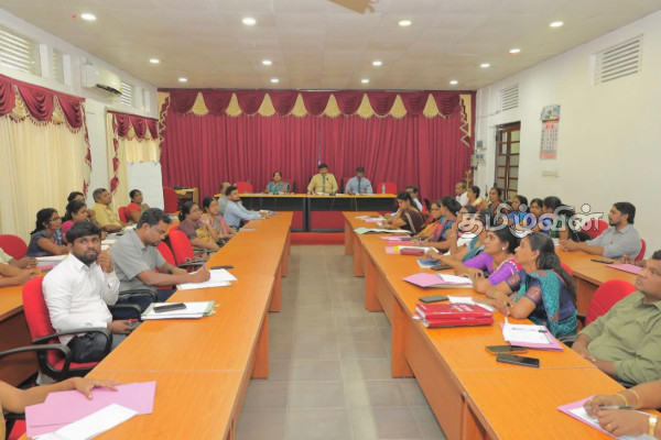 யாழில் பயன்படுத்தப்படாத நிலையில் உள்ள காணிகள் தொடர்பில் எடுக்கப்பட்ட தீர்மானம் | Jaffna District Land Use Committee Meeting யாழில் பயன்படுத்தப்படாத நிலையில் உள்ள காணிகள் தொடர்பில் எடுக்கப்பட்ட தீர்மானம் | Jaffna District Land Use Committee Meeting