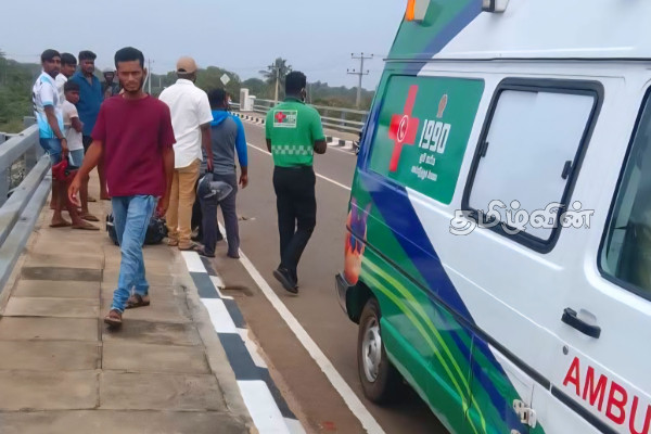 திருகோணமலையில் மற்றுமொரு விபத்து: தம்பதி உட்பட நால்வர் வைத்தியசாலையில்.. | Two Motorcycles Collide Admitted To Hospital திருகோணமலையில் மற்றுமொரு விபத்து: தம்பதி உட்பட நால்வர் வைத்தியசாலையில்.. | Two Motorcycles Collide Admitted To Hospital