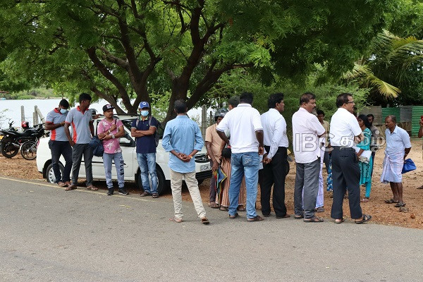 படையினருக்காக மக்களின் காணிகளை தொடர்ந்தும் கபளீகரம் செய்வதை ஏற்றுக்கொள்ளமுடியாது! | Sri Lanka Mullaitivu Navy Camp Land Tamil Mp Gota