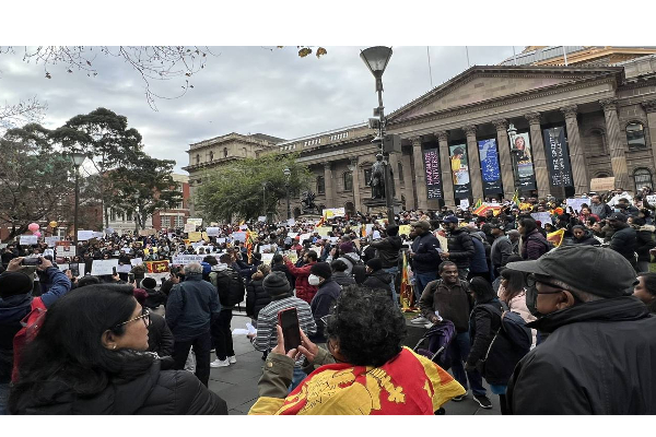 அதிபர் மாளிகையில் இருந்து தப்பியோடிய கோத்தபய ராஜபக்சே - வெடித்த போராட்டம்! | Sri Lankan President Gotabaya Rajapaksa Escaped