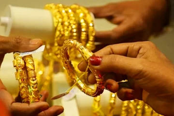 ලක්ෂ 4 ක් නොවී දහදාහකින් අඩු වුණ කැරට් 24 රන් පවුම - රන් වෙළඳපොළ පීරන අද රන් මිල ගණන් මෙන්න